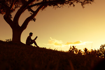 今( )昨( )的成语