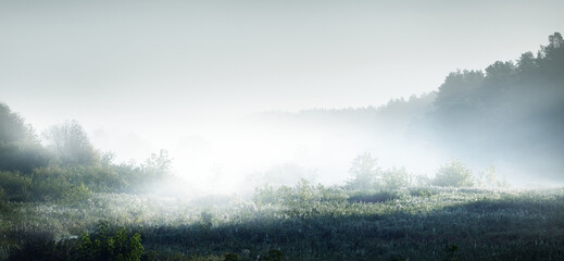 描写一个人很有少年的意气风发的诗句