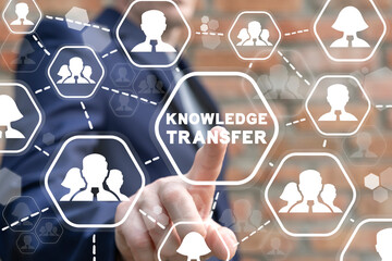 现在高中生都喜欢买什么饰品、玩具、文具？