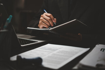 《昆虫记》主要讲了哪些内容-